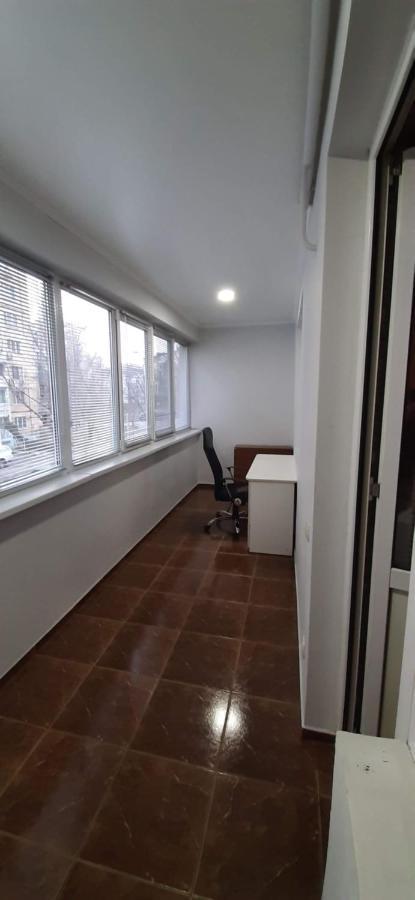 Large 2-Bedroom Apartament In The Center Kiszyniów Zewnętrze zdjęcie